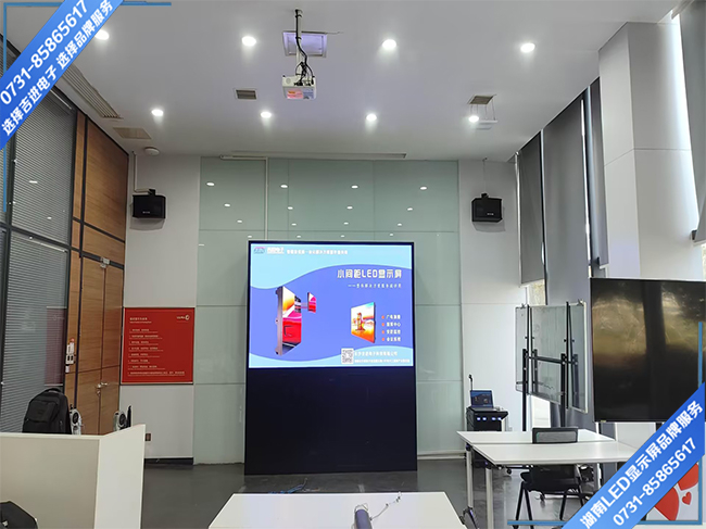 婁底市經濟開發(fā)區(qū)某汽車公司培訓室LED顯示屏
